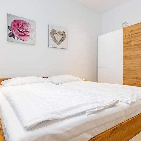 Budget Rooms West With Shared Kitchen เวียนนา ภายนอก รูปภาพ