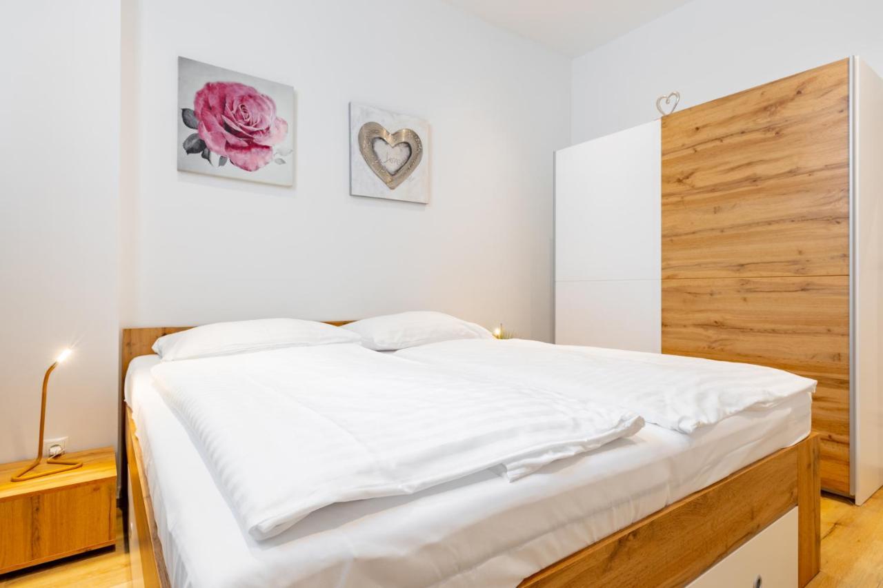 Budget Rooms West With Shared Kitchen เวียนนา ภายนอก รูปภาพ