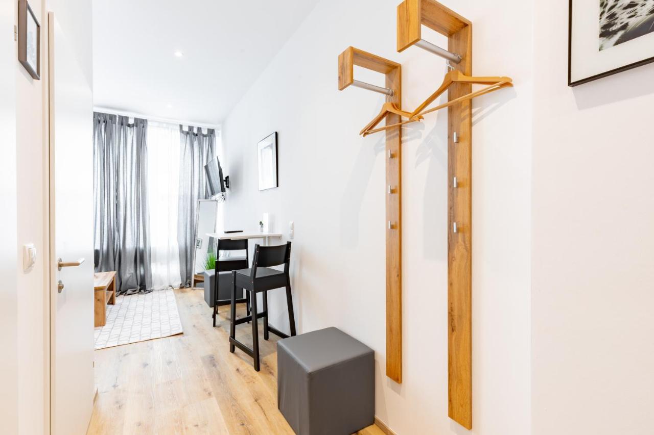 Budget Rooms West With Shared Kitchen เวียนนา ภายนอก รูปภาพ