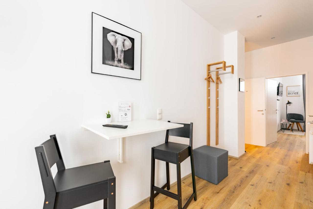 Budget Rooms West With Shared Kitchen เวียนนา ภายนอก รูปภาพ