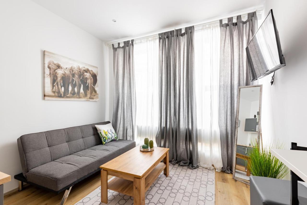 Budget Rooms West With Shared Kitchen เวียนนา ภายนอก รูปภาพ