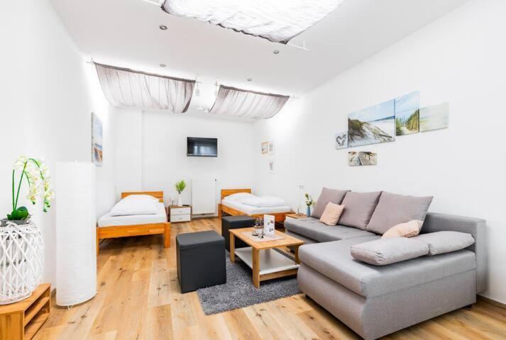 Budget Rooms West With Shared Kitchen เวียนนา ภายนอก รูปภาพ