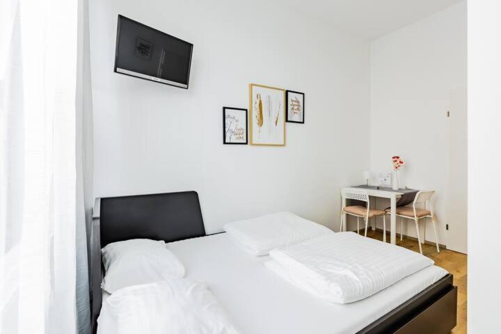 Budget Rooms West With Shared Kitchen เวียนนา ภายนอก รูปภาพ