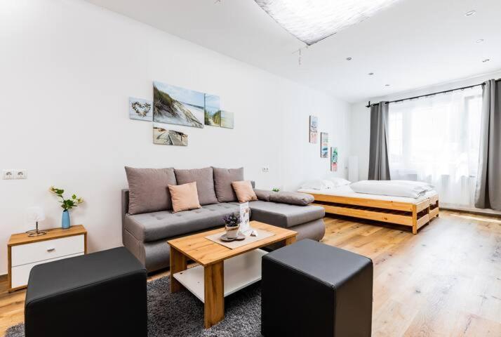 Budget Rooms West With Shared Kitchen เวียนนา ภายนอก รูปภาพ
