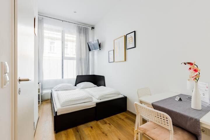 Budget Rooms West With Shared Kitchen เวียนนา ภายนอก รูปภาพ