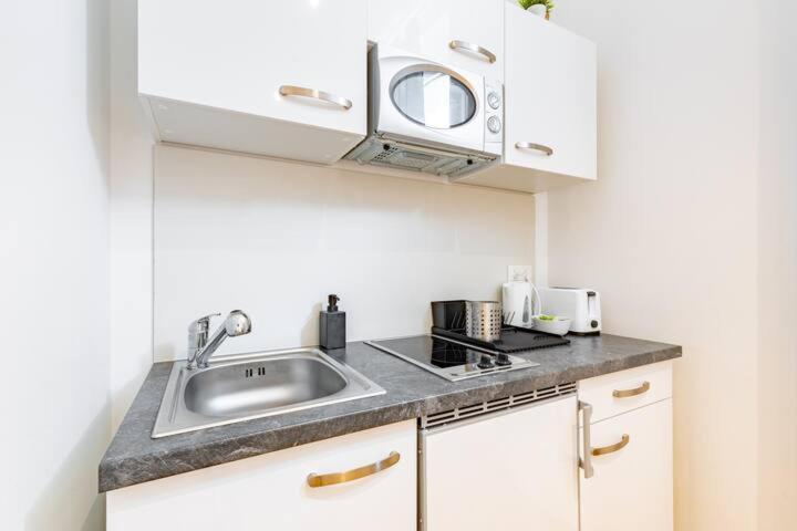 Budget Rooms West With Shared Kitchen เวียนนา ภายนอก รูปภาพ