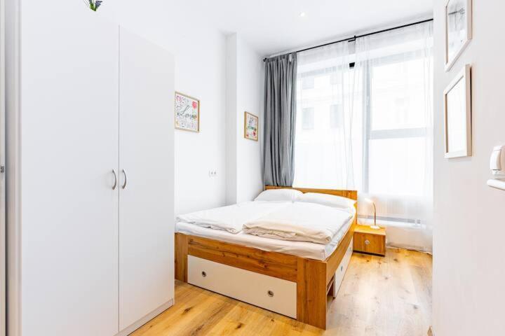 Budget Rooms West With Shared Kitchen เวียนนา ภายนอก รูปภาพ