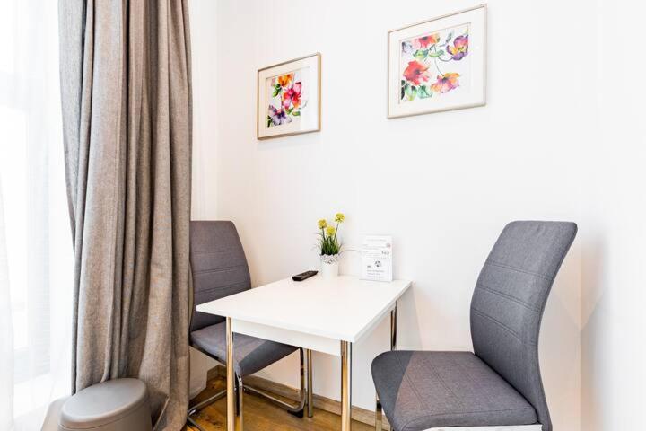 Budget Rooms West With Shared Kitchen เวียนนา ภายนอก รูปภาพ