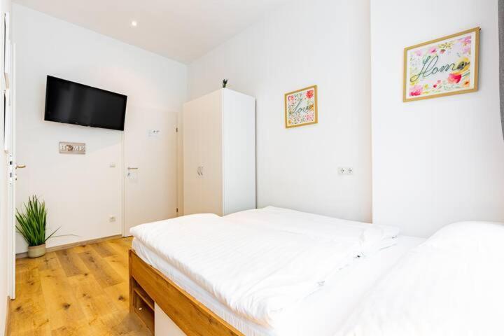 Budget Rooms West With Shared Kitchen เวียนนา ภายนอก รูปภาพ