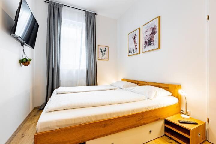 Budget Rooms West With Shared Kitchen เวียนนา ภายนอก รูปภาพ