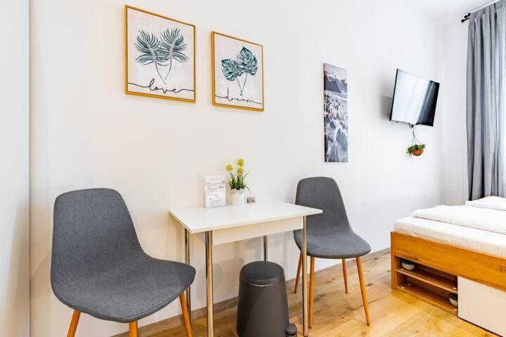 Budget Rooms West With Shared Kitchen เวียนนา ภายนอก รูปภาพ