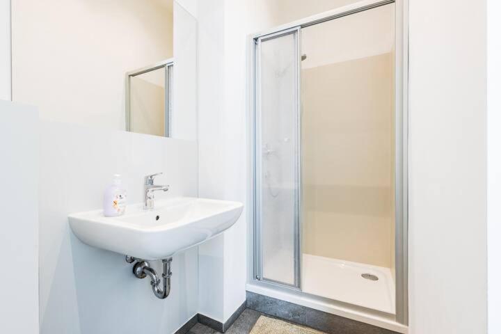 Budget Rooms West With Shared Kitchen เวียนนา ภายนอก รูปภาพ