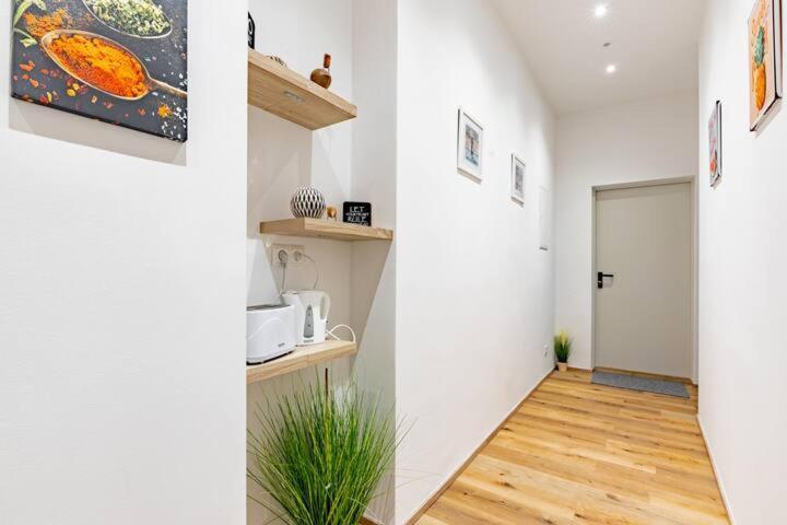 Budget Rooms West With Shared Kitchen เวียนนา ภายนอก รูปภาพ