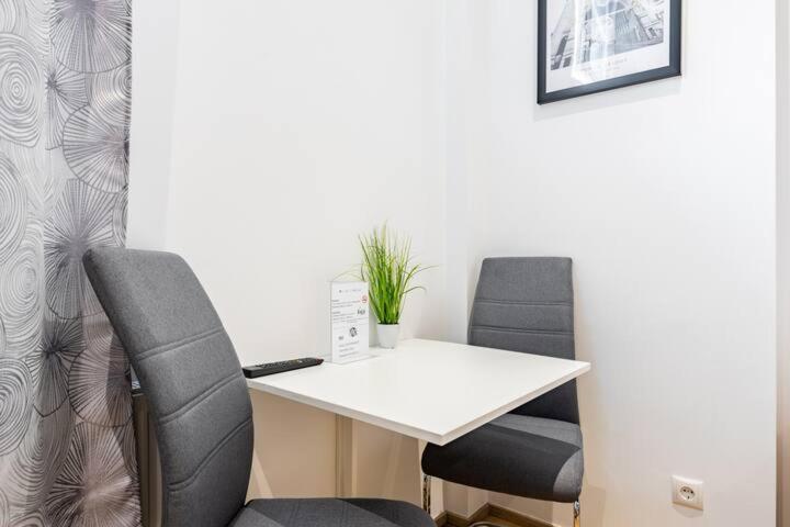 Budget Rooms West With Shared Kitchen เวียนนา ภายนอก รูปภาพ