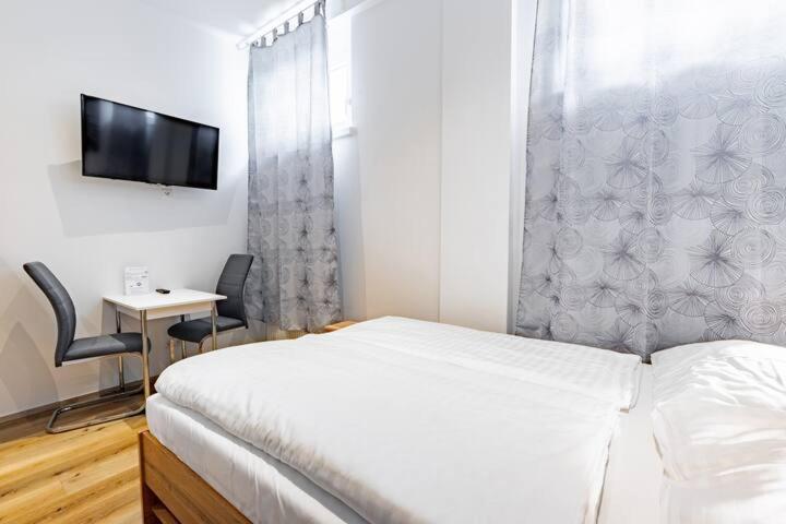 Budget Rooms West With Shared Kitchen เวียนนา ภายนอก รูปภาพ