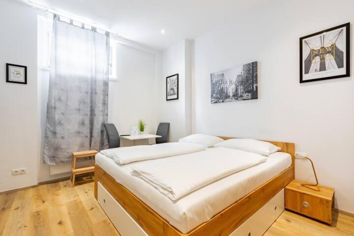 Budget Rooms West With Shared Kitchen เวียนนา ภายนอก รูปภาพ