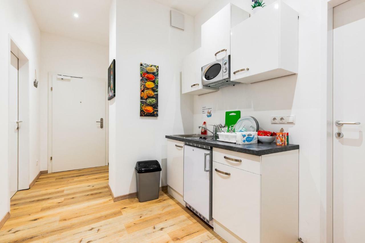 Budget Rooms West With Shared Kitchen เวียนนา ภายนอก รูปภาพ