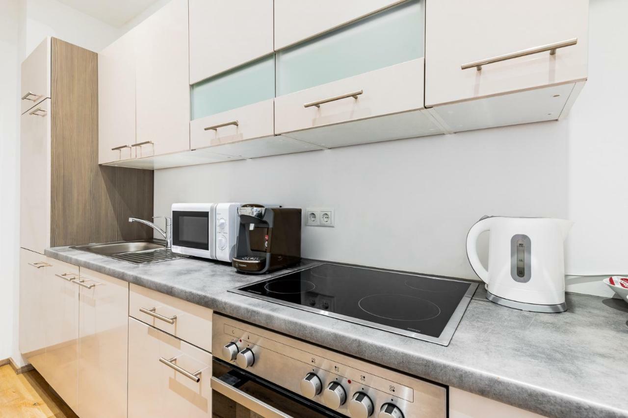 Budget Rooms West With Shared Kitchen เวียนนา ภายนอก รูปภาพ