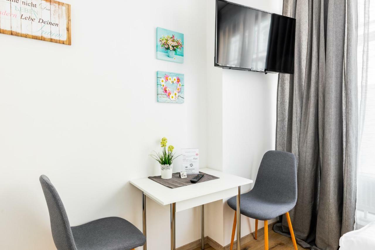 Budget Rooms West With Shared Kitchen เวียนนา ภายนอก รูปภาพ
