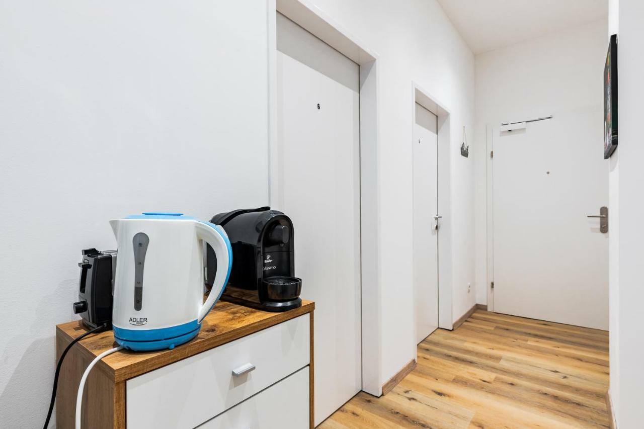 Budget Rooms West With Shared Kitchen เวียนนา ภายนอก รูปภาพ