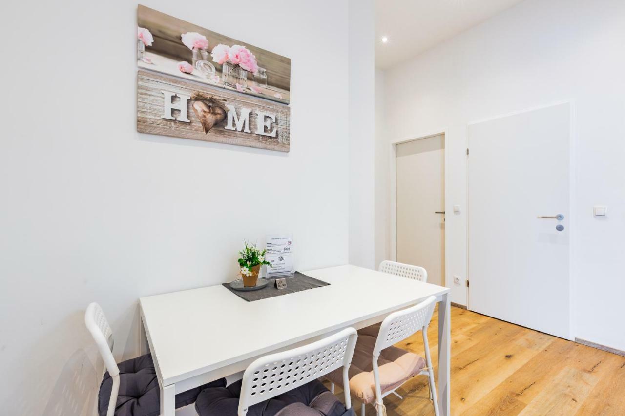 Budget Rooms West With Shared Kitchen เวียนนา ภายนอก รูปภาพ