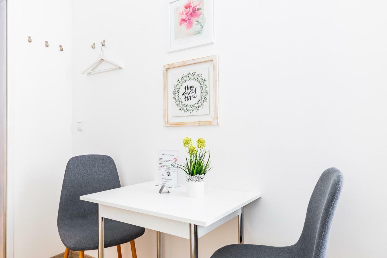 Budget Rooms West With Shared Kitchen เวียนนา ภายนอก รูปภาพ