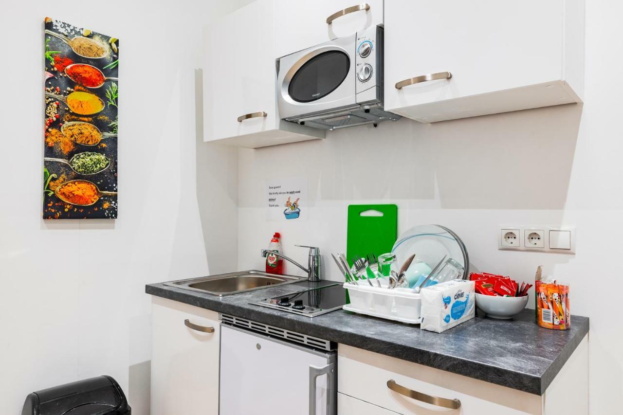 Budget Rooms West With Shared Kitchen เวียนนา ภายนอก รูปภาพ