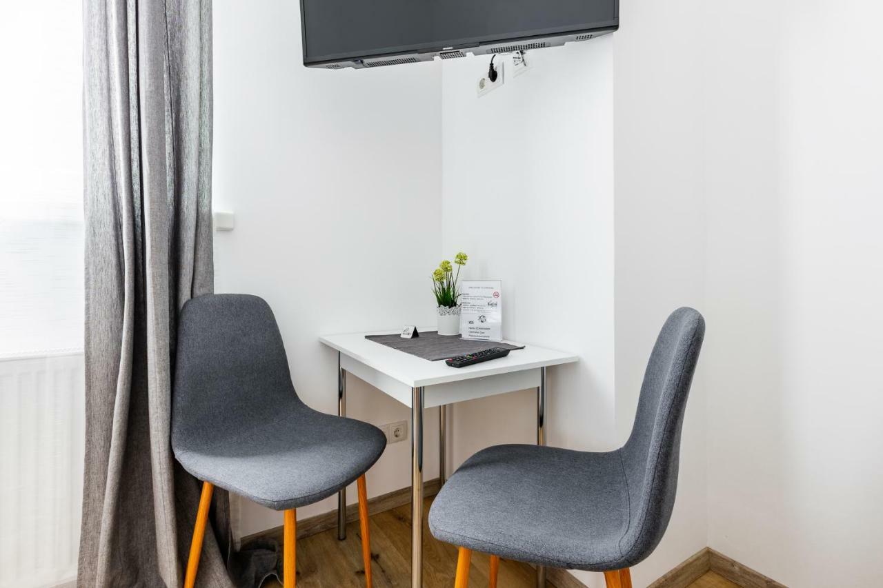 Budget Rooms West With Shared Kitchen เวียนนา ภายนอก รูปภาพ