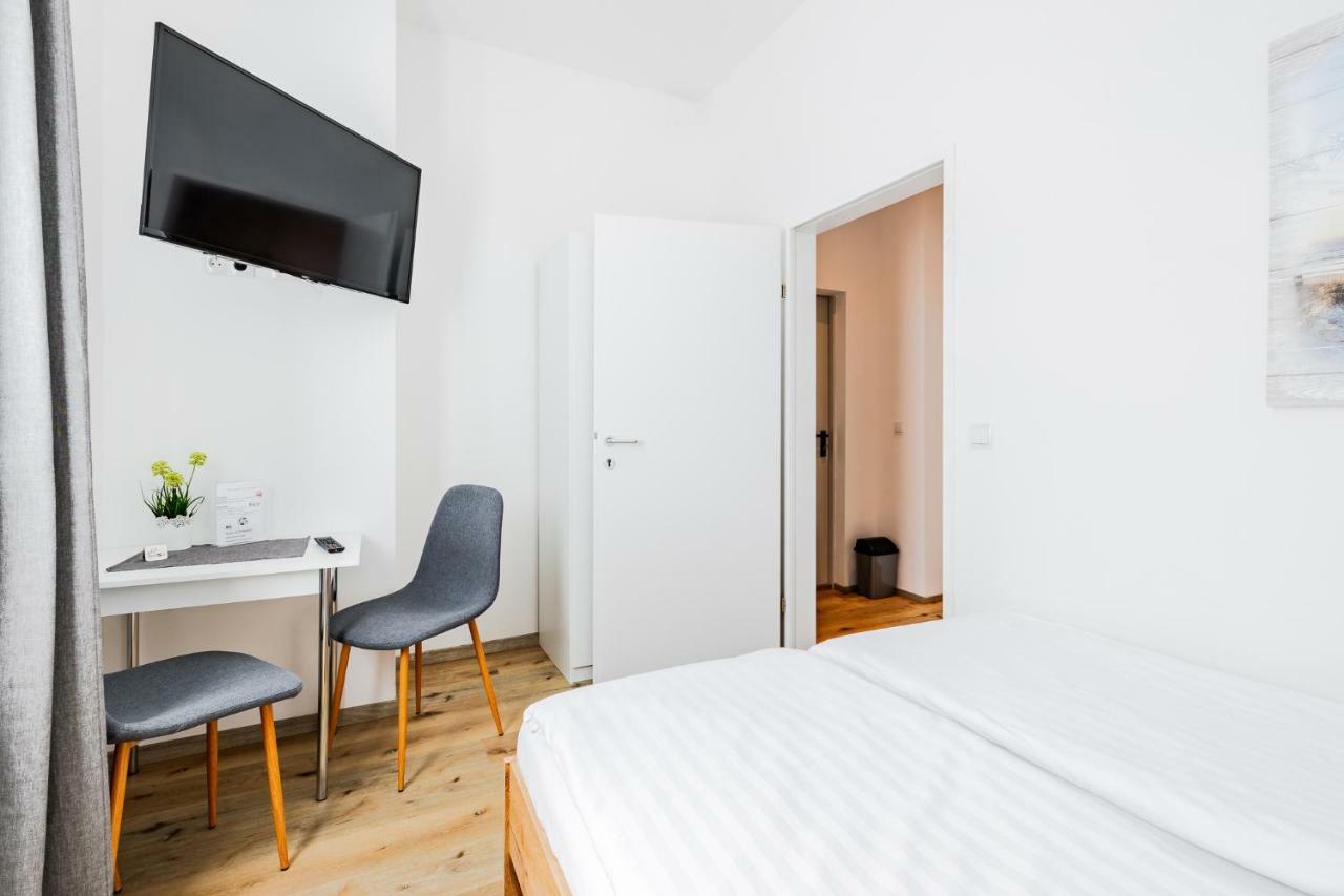 Budget Rooms West With Shared Kitchen เวียนนา ภายนอก รูปภาพ
