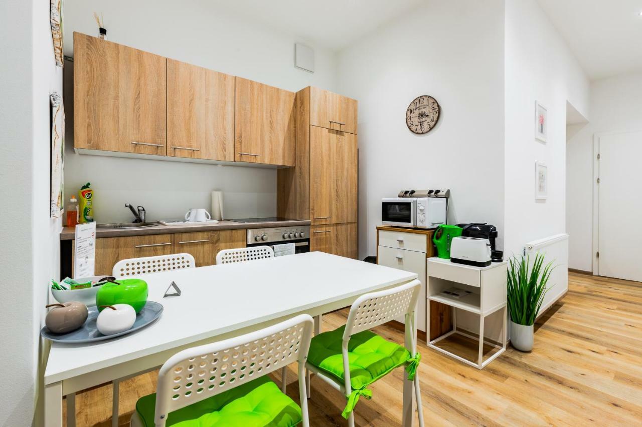 Budget Rooms West With Shared Kitchen เวียนนา ภายนอก รูปภาพ