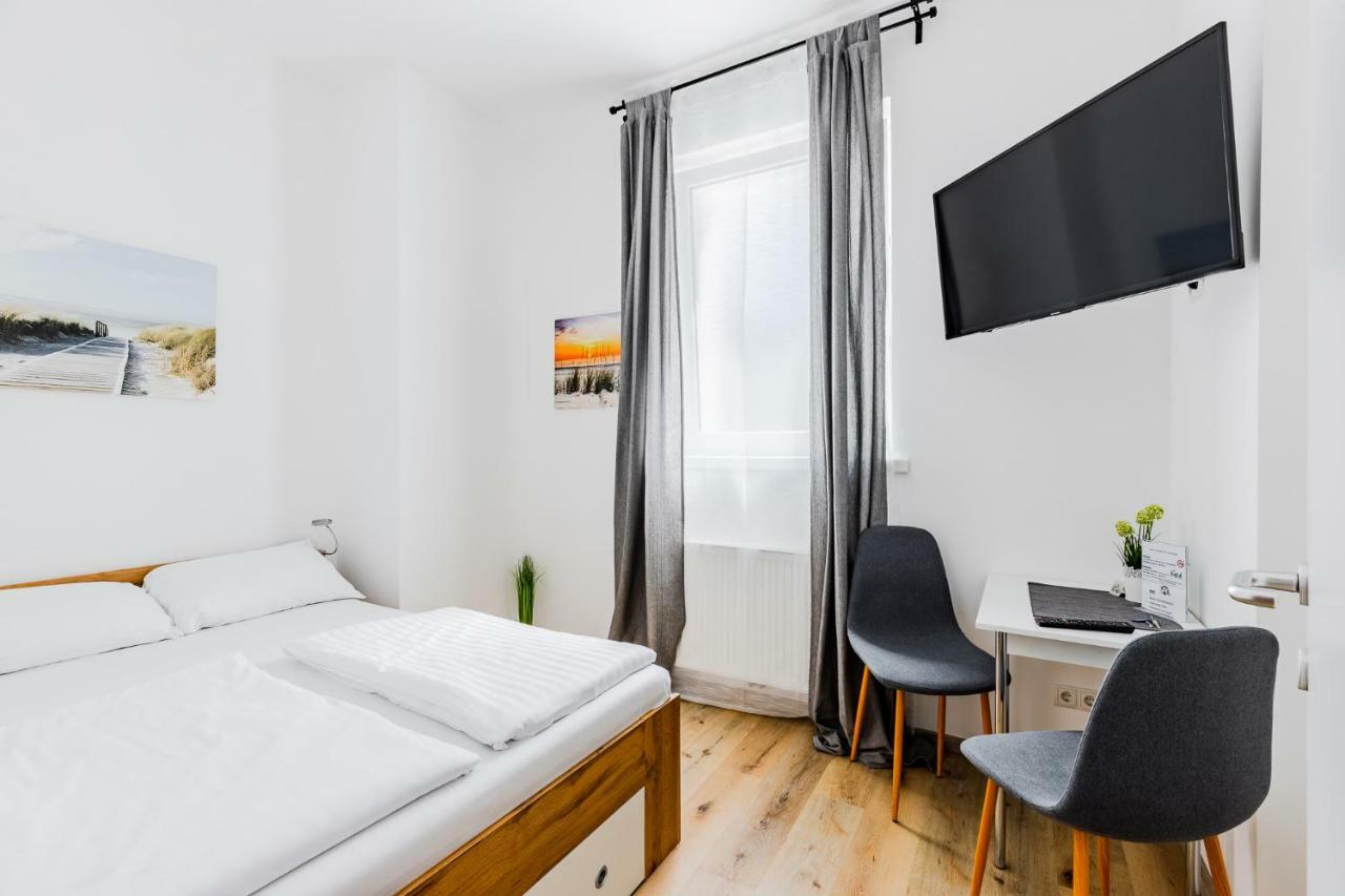 Budget Rooms West With Shared Kitchen เวียนนา ภายนอก รูปภาพ